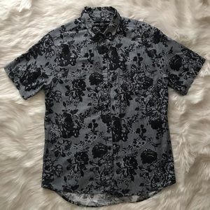 Men’s size large navy floral shirt